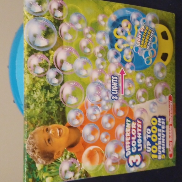 Amazing Bubbles Machine - Picture 3 of 3